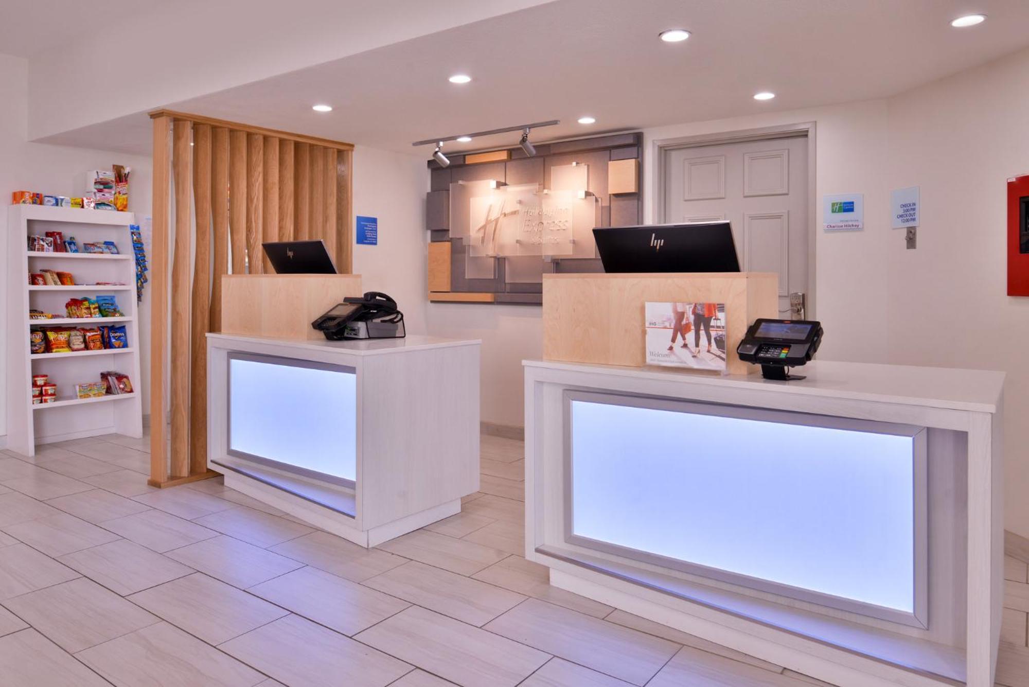 Holiday Inn Express Hotel & Suites Farmington By Ihg Eksteriør billede