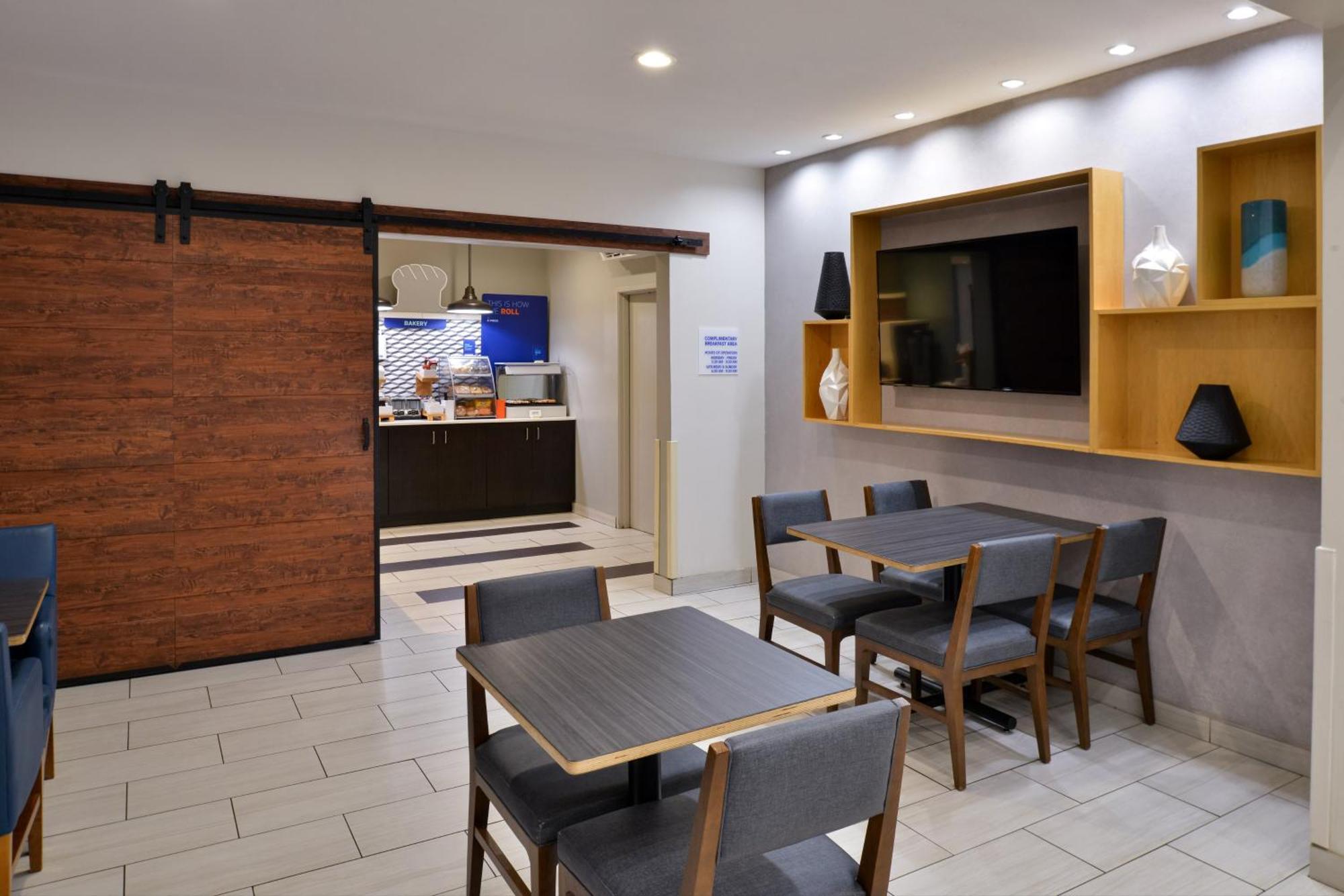 Holiday Inn Express Hotel & Suites Farmington By Ihg Eksteriør billede