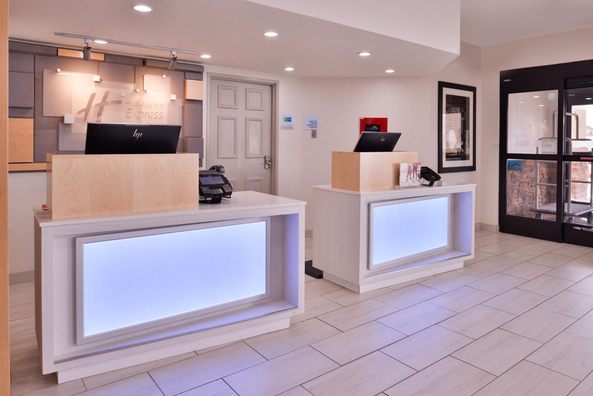 Holiday Inn Express Hotel & Suites Farmington By Ihg Eksteriør billede