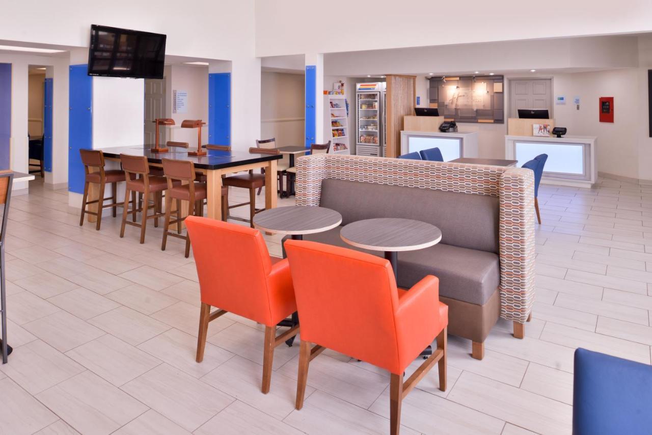 Holiday Inn Express Hotel & Suites Farmington By Ihg Eksteriør billede